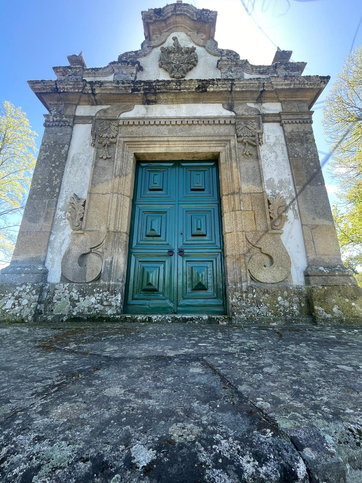 Fachada da capela, Beatriz Frias, 2024