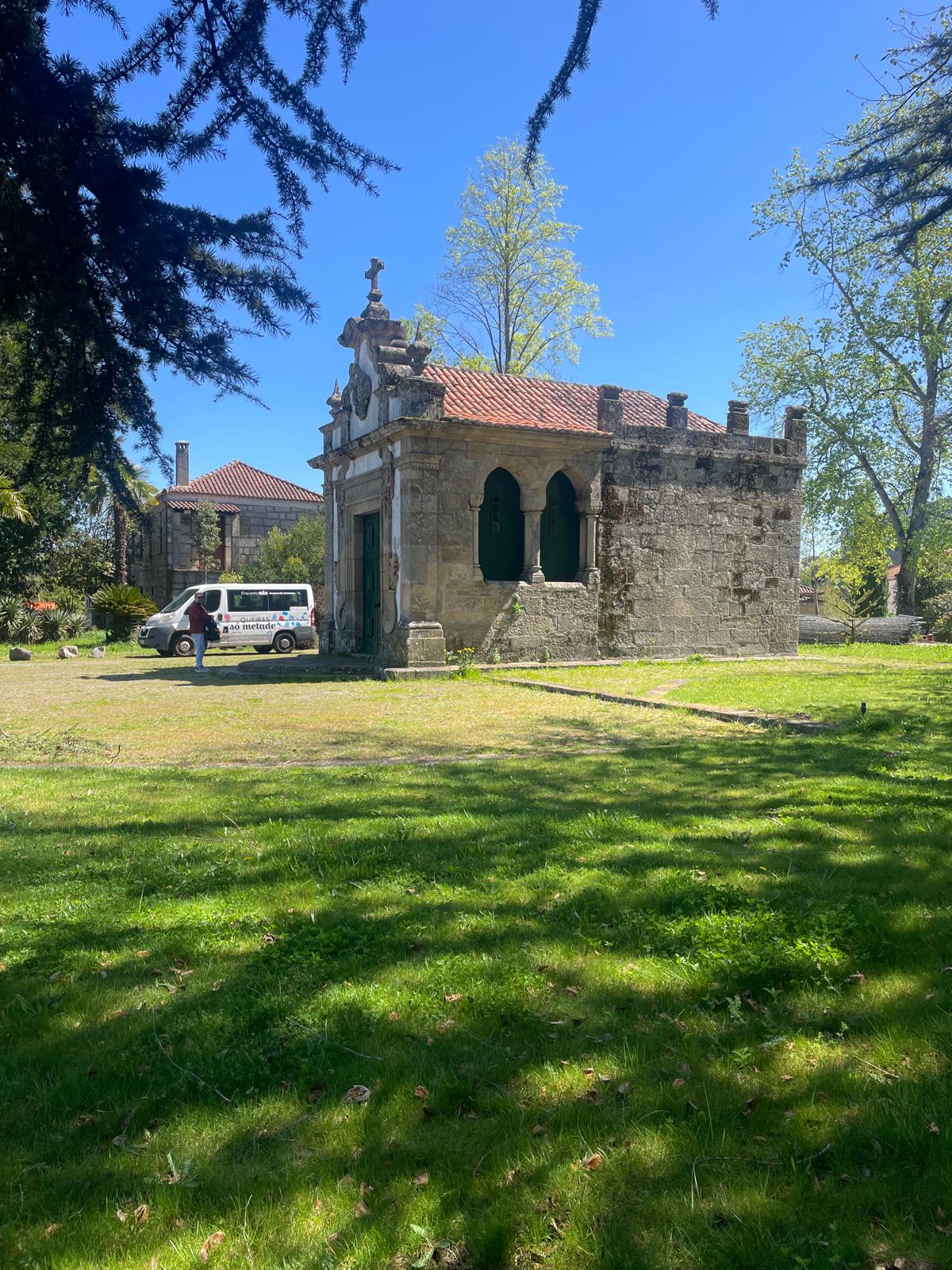 Capela de um angulo mais afastado, Beatriz Frias, 2024